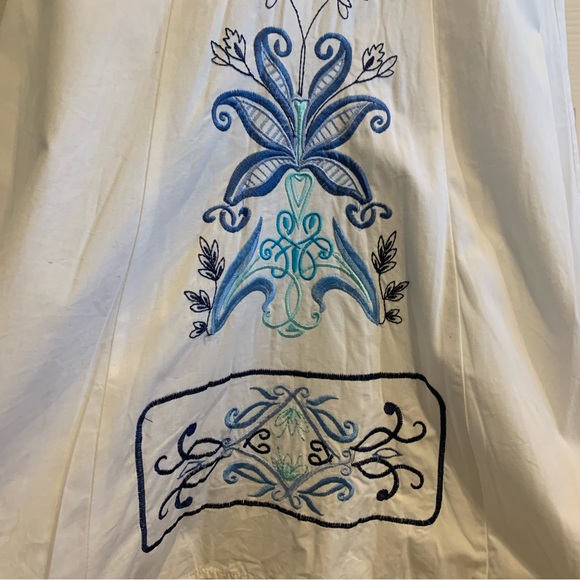 White Skirt with Blue Embroidery Design ❤️New Listing❤️ - Picture 5 of 7